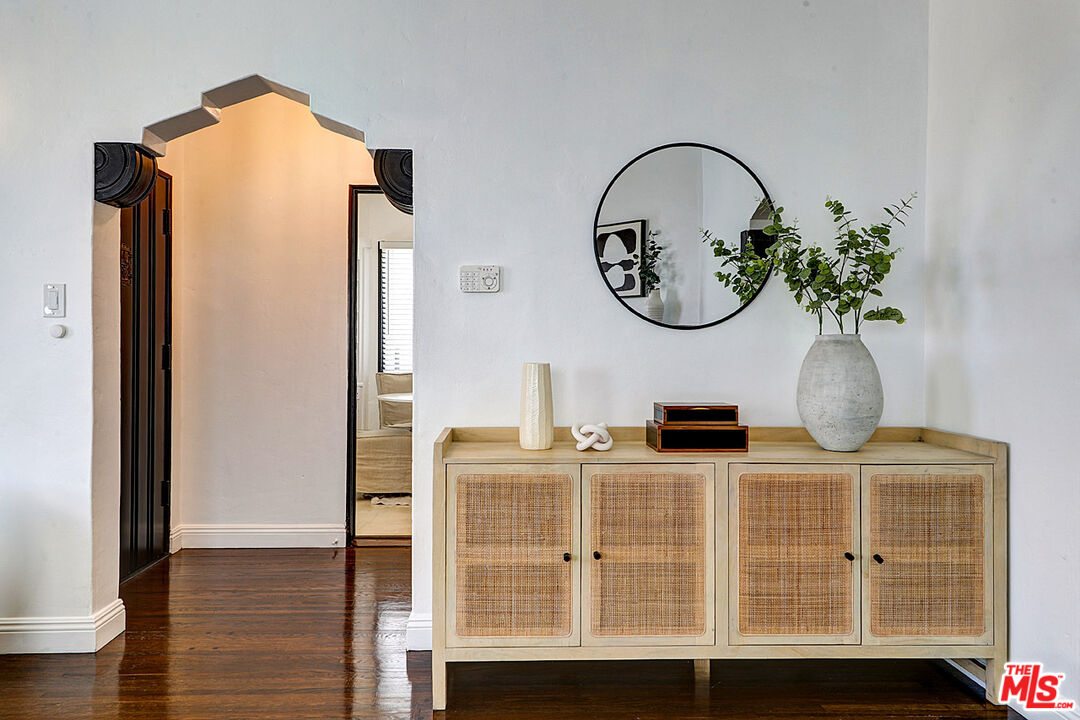 1260 West 81st Street Los Angeles, CA 90044 - Photo 9 of 33