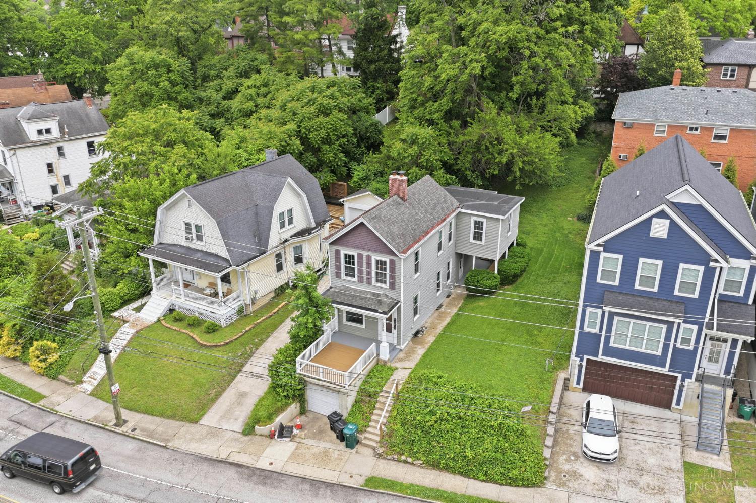 3262 Linwood Avenue Cincinnati, OH 45208 - Photo 9 of 53