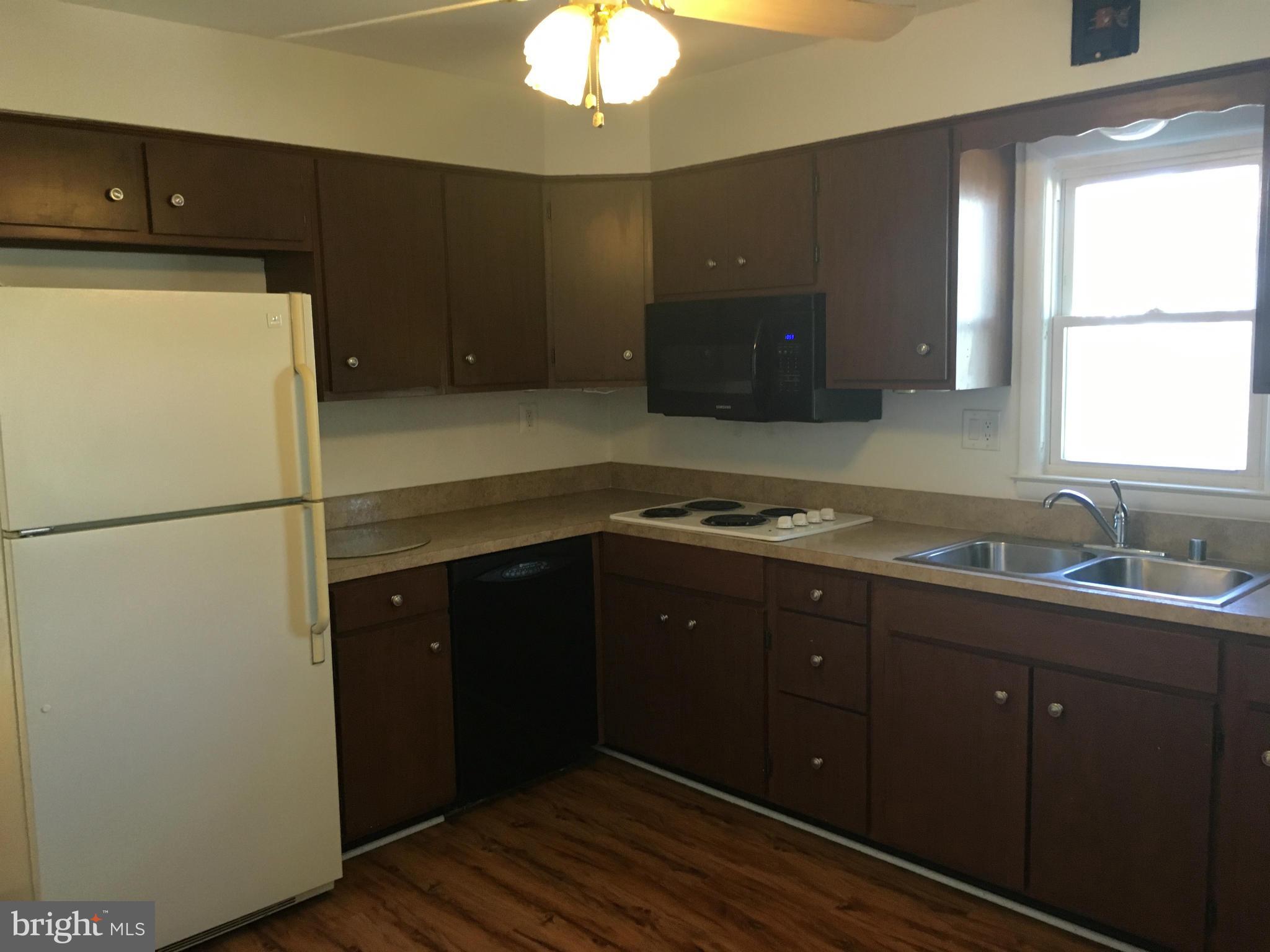 38 Cedar Road Severna Park, MD 21146 - Photo 3 of 12 Kitchen