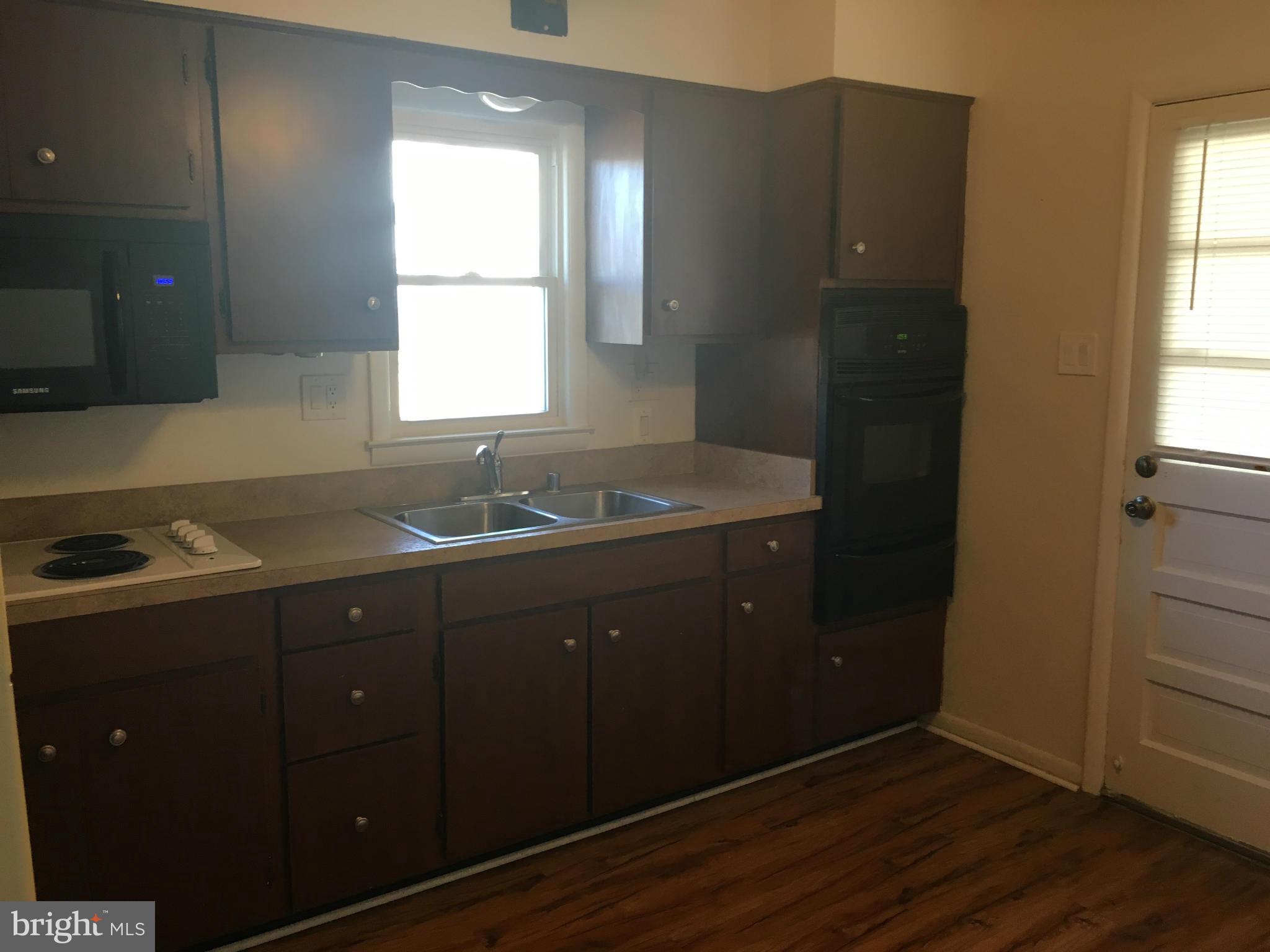 38 Cedar Road Severna Park, MD 21146 - Photo 4 of 12 Kitchen