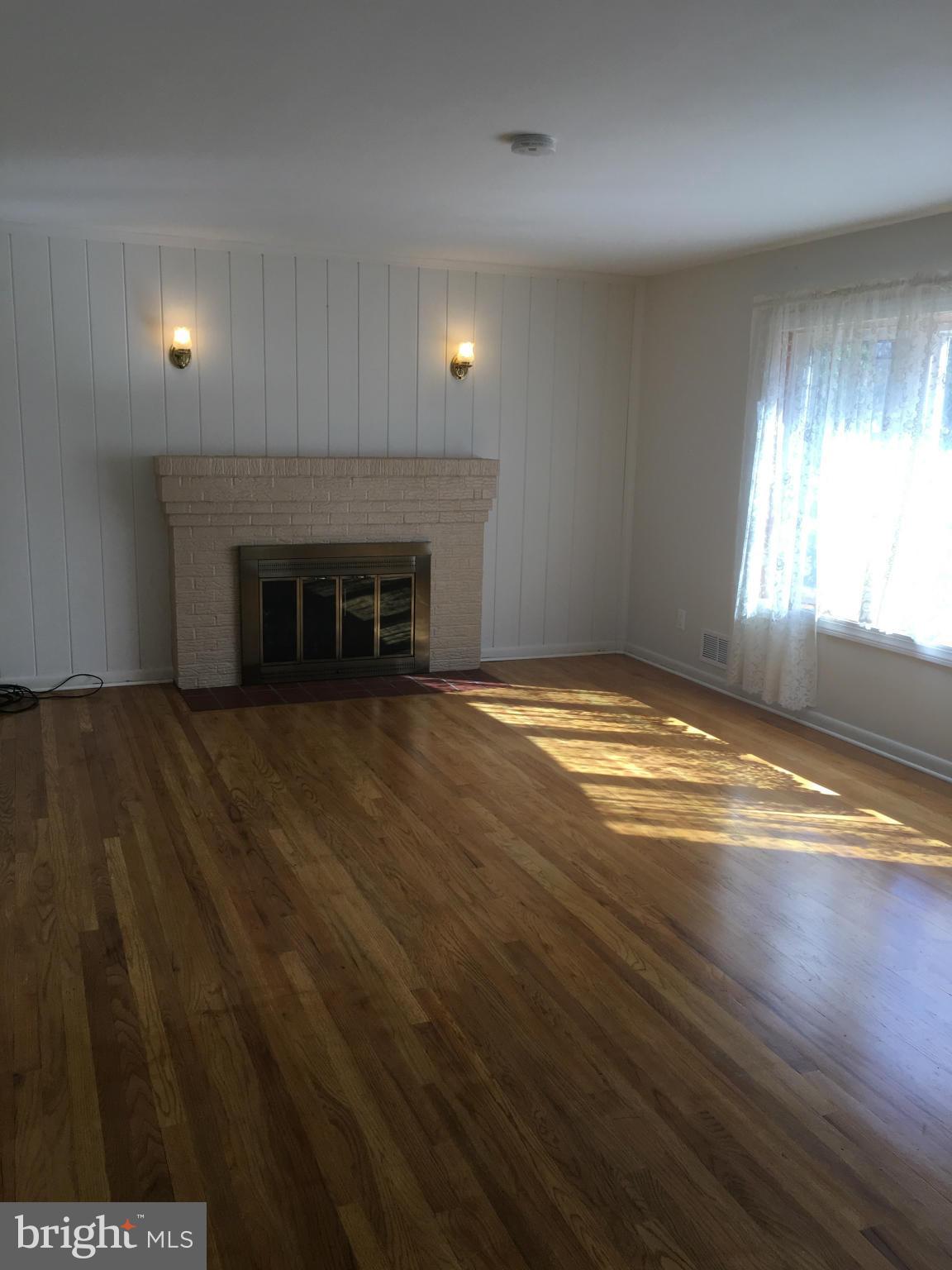 38 Cedar Road Severna Park, MD 21146 - Photo 5 of 12 Living Room