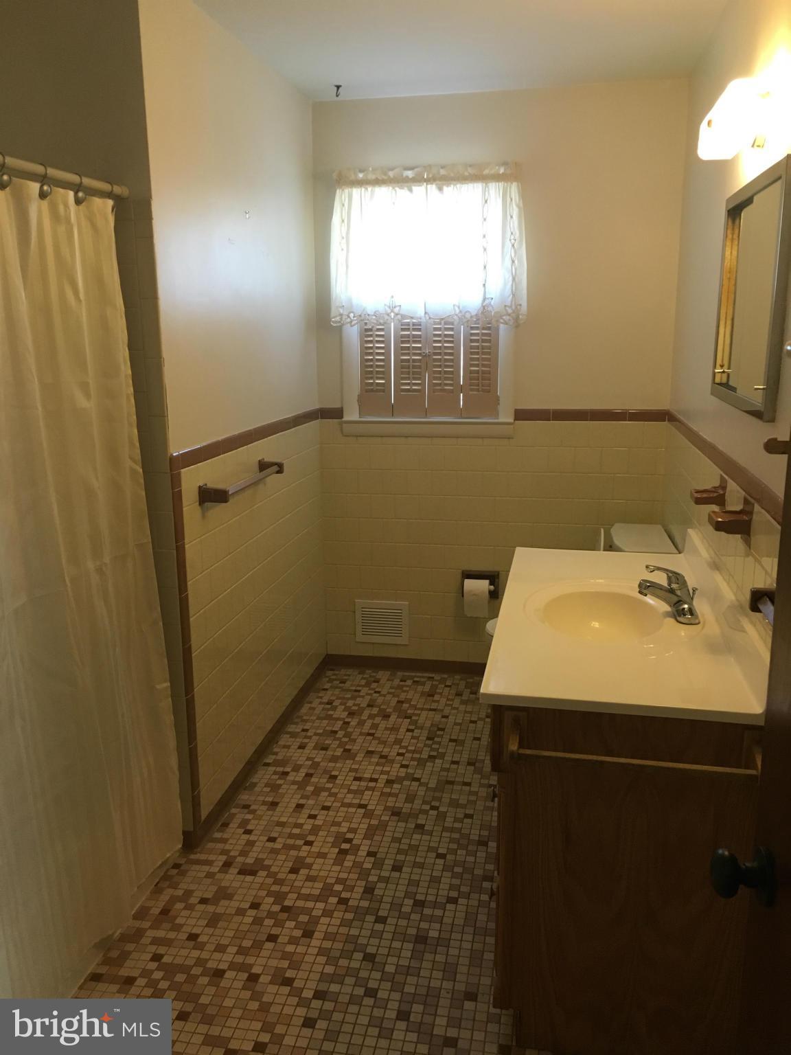 38 Cedar Road Severna Park, MD 21146 - Photo 7 of 12 Bath