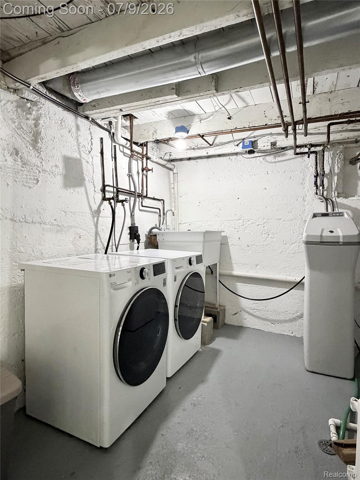 610 Quarter Street Rochester, MI 48307 - Photo 29 of 43 Laundry area in basement. Washer/dryer 2023