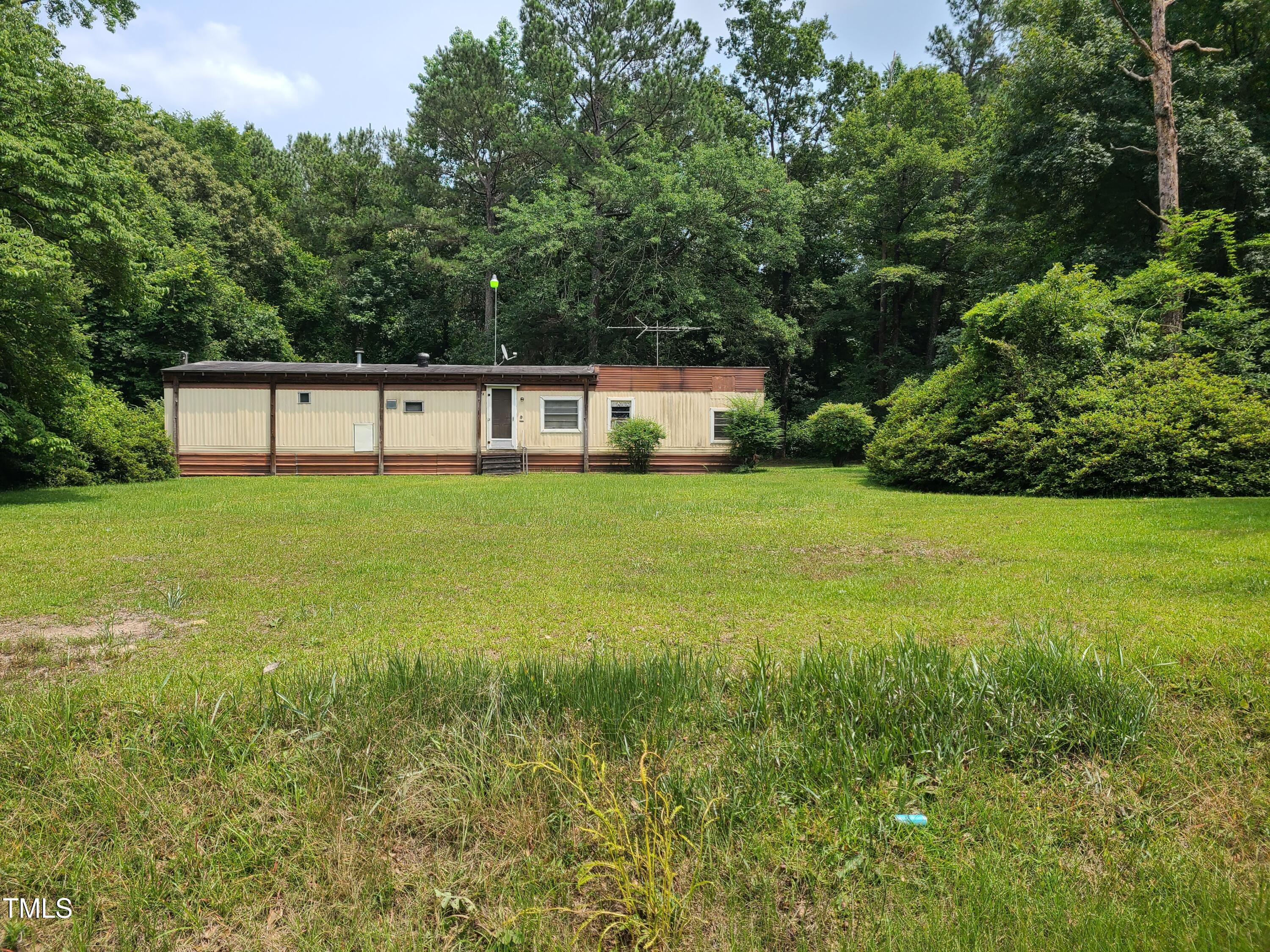 972 Cecil-Odie Road Clinton, NC 28328 - Photo 2 of 4 a house view with a garden space