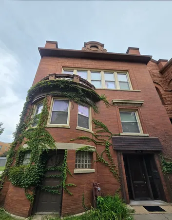 $447,000 | 2214 West Washington Boulevard, Chicago, IL 60612
