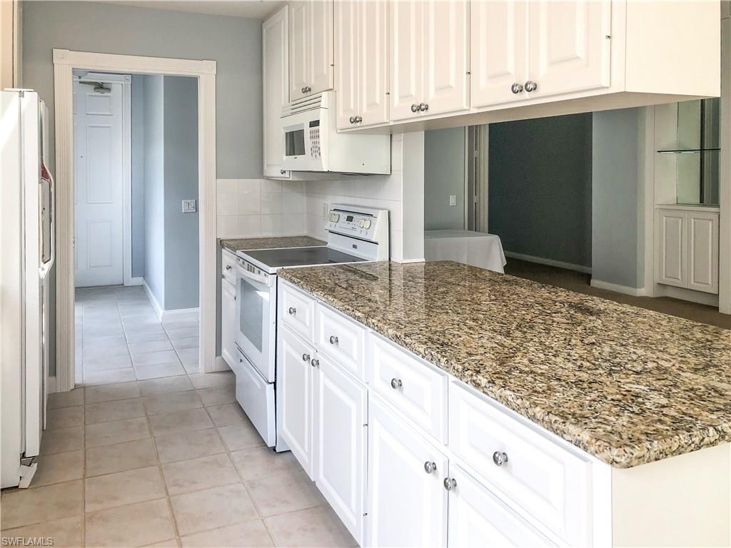 4672 Rio Poco Court Naples, FL 34109 - Photo 3 of 18 4672 Rio Poco Kitchen