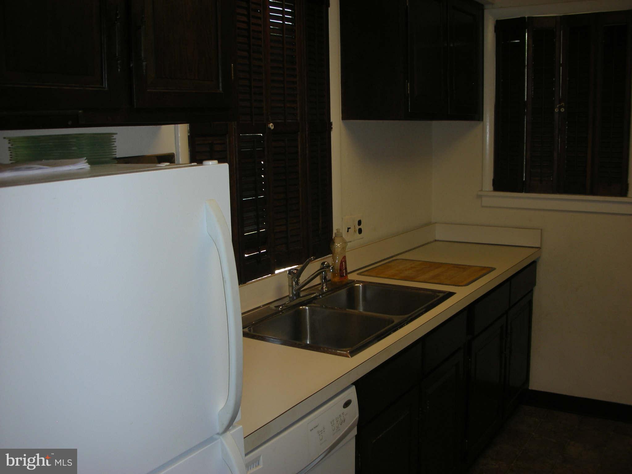 6711 Poplar Road Suitland, MD 20746 - Photo 5 of 20 Kitchen