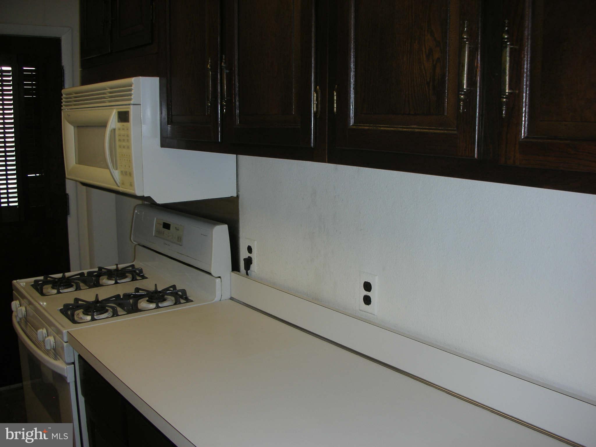 6711 Poplar Road Suitland, MD 20746 - Photo 6 of 20 Kitchen