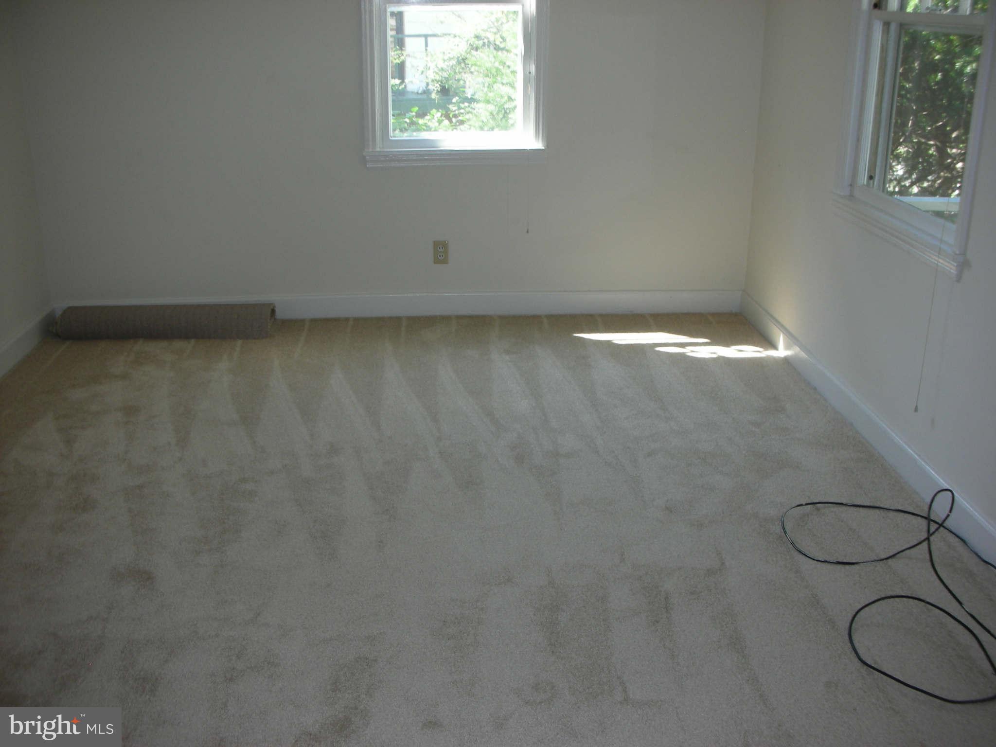 6711 Poplar Road Suitland, MD 20746 - Photo 7 of 20 Living Room