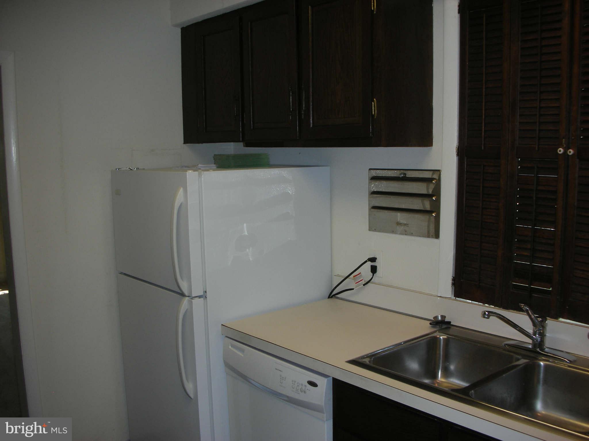 6711 Poplar Road Suitland, MD 20746 - Photo 8 of 20 Kitchen