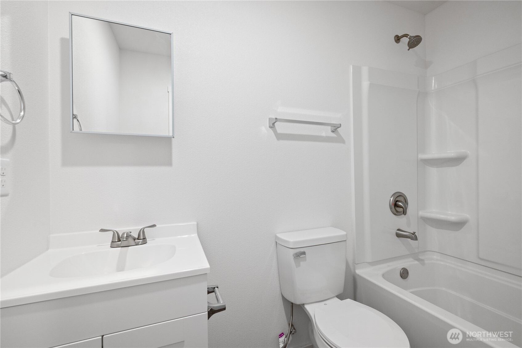 285 20th Avenue Longview, WA 98632 - Photo 21 of 37 a bath room with a toilet a sink and a bath tub
