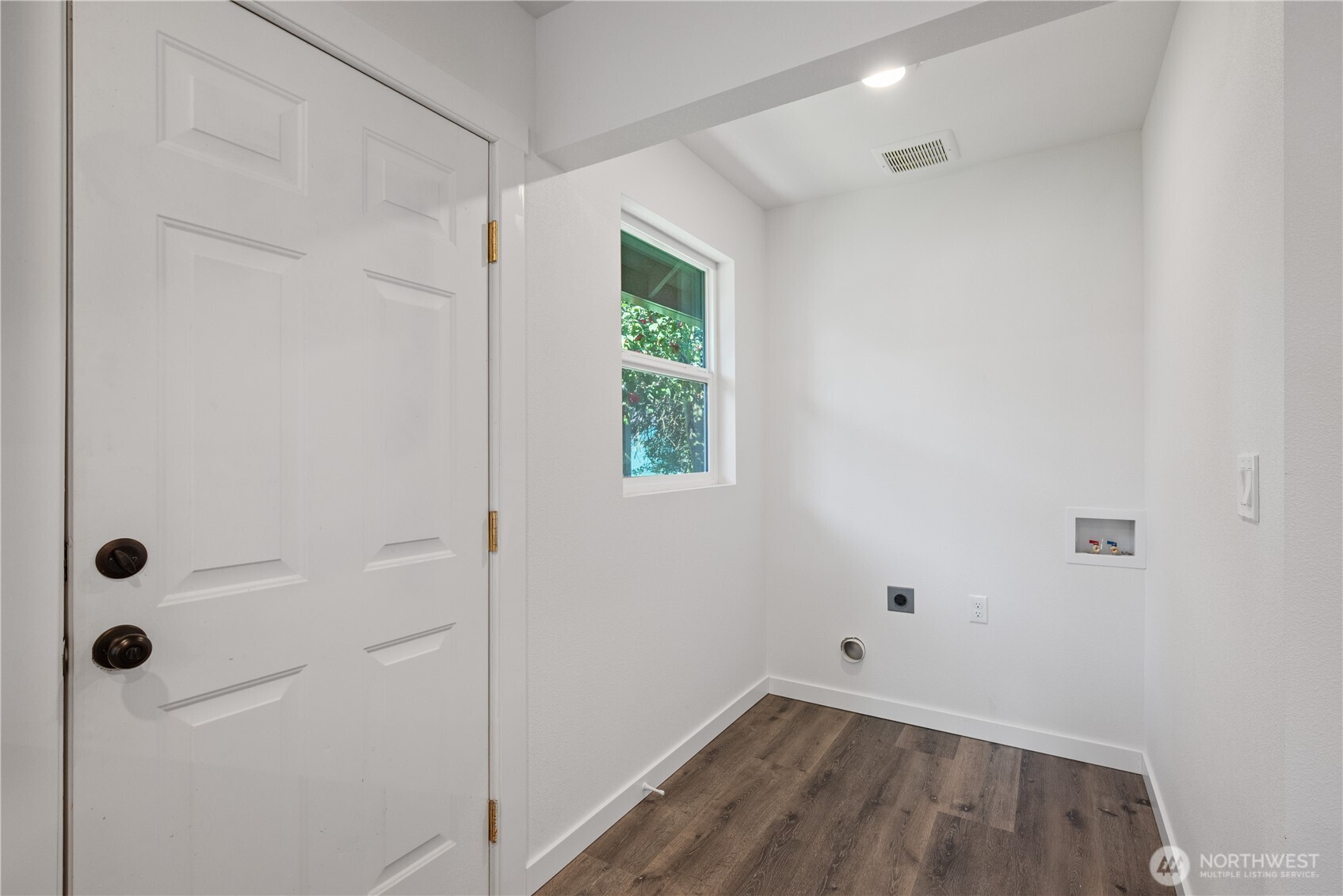285 20th Avenue Longview, WA 98632 - Photo 28 of 37 a view of a small space with wooden floor and closet