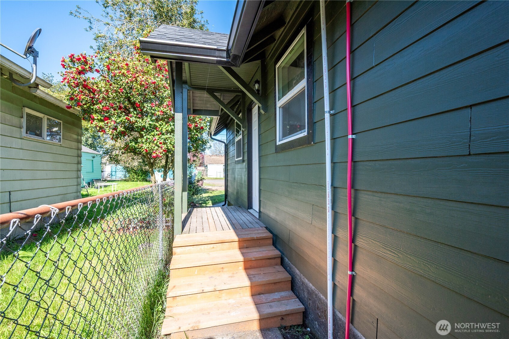 285 20th Avenue Longview, WA 98632 - Photo 32 of 37 a garden view with a fountain