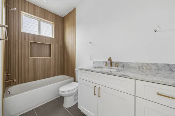 $575,000 | 1034 West 17th Street, Unit B, Houston, TX 77008