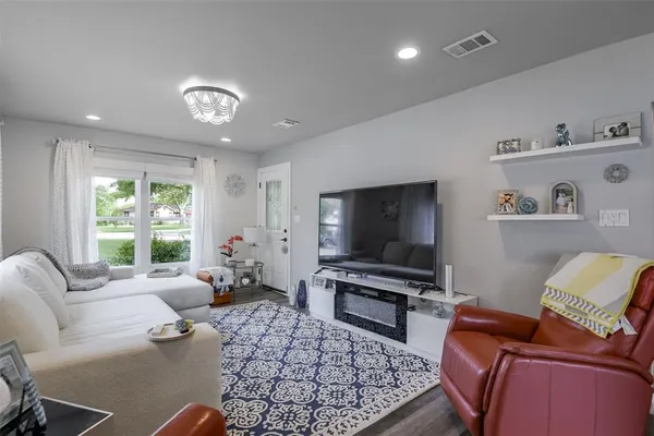 $295,000 | 108 Westvue Street, Terrell, TX 75160