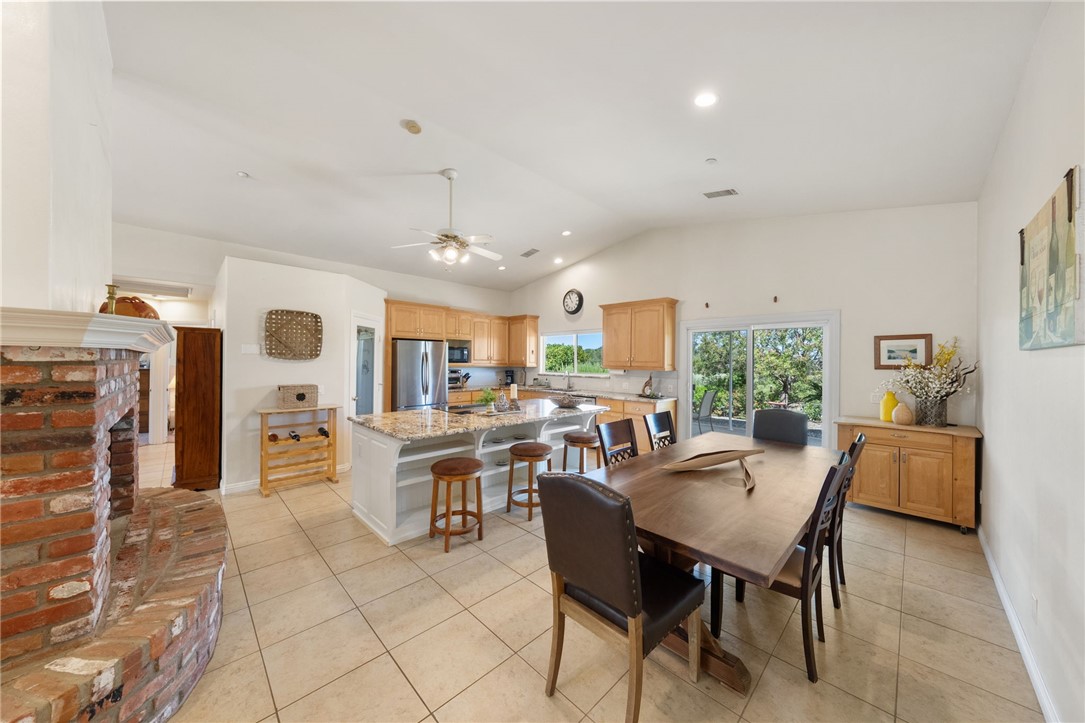 2713 East Mission Road Fallbrook, CA 92028 - Photo 11 of 36