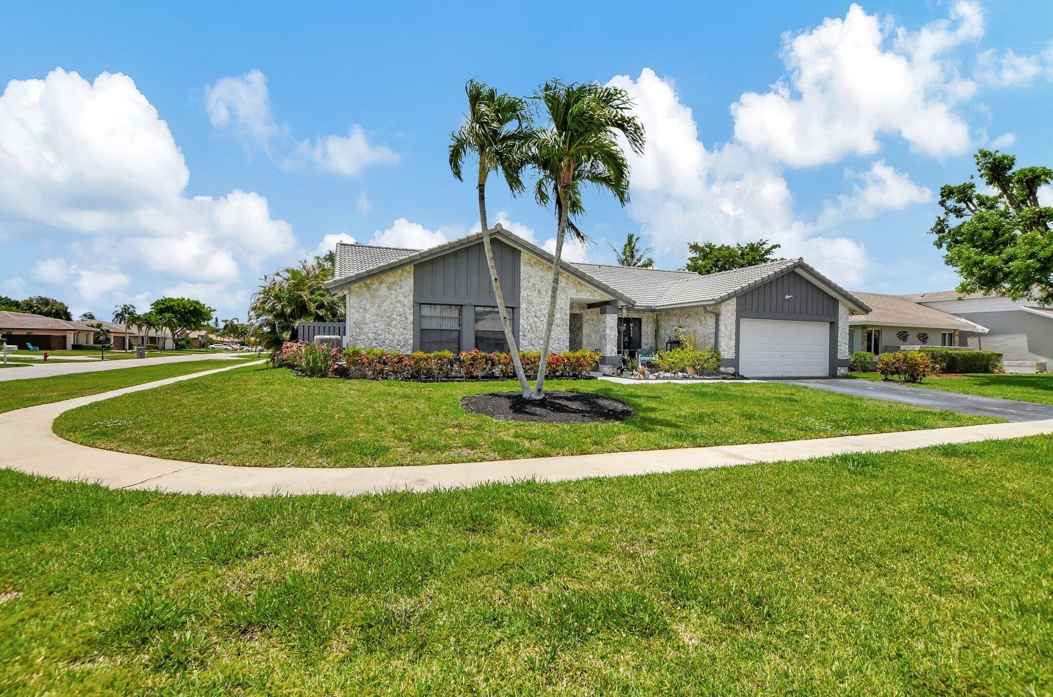 20951 Chisolm Way Boca Raton, FL 33428 - Photo 3 of 52 Welcome to 20951 Chisolm Way!