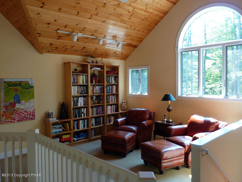 2133 Red Spruce Road Pocono Pines, PA 18350 - Photo 7 of 33 FickenLoft