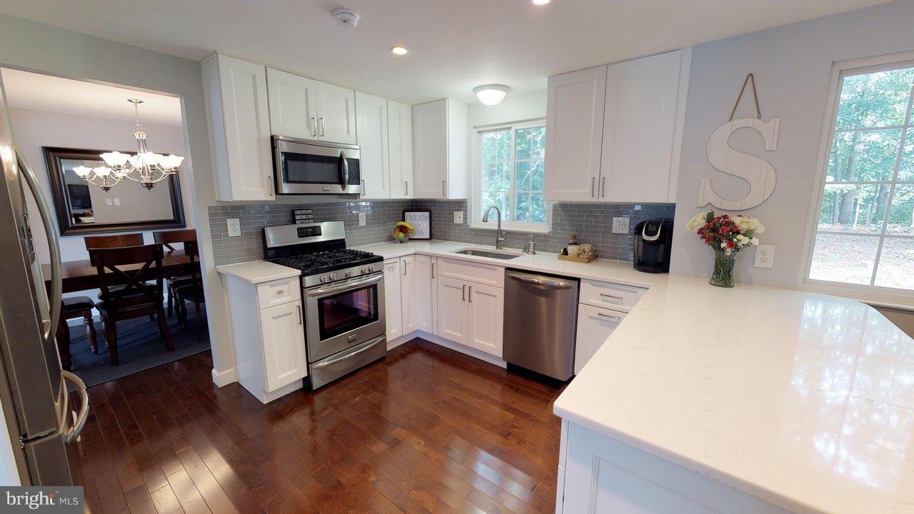 6113 Covered Bridge Road Burke, VA 22015 - Photo 2 of 26 Kitchen