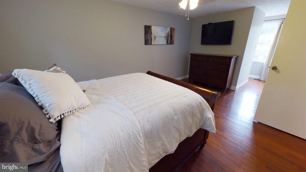 6113 Covered Bridge Road Burke, VA 22015 - Photo 18 of 26 Bedroom (Master)