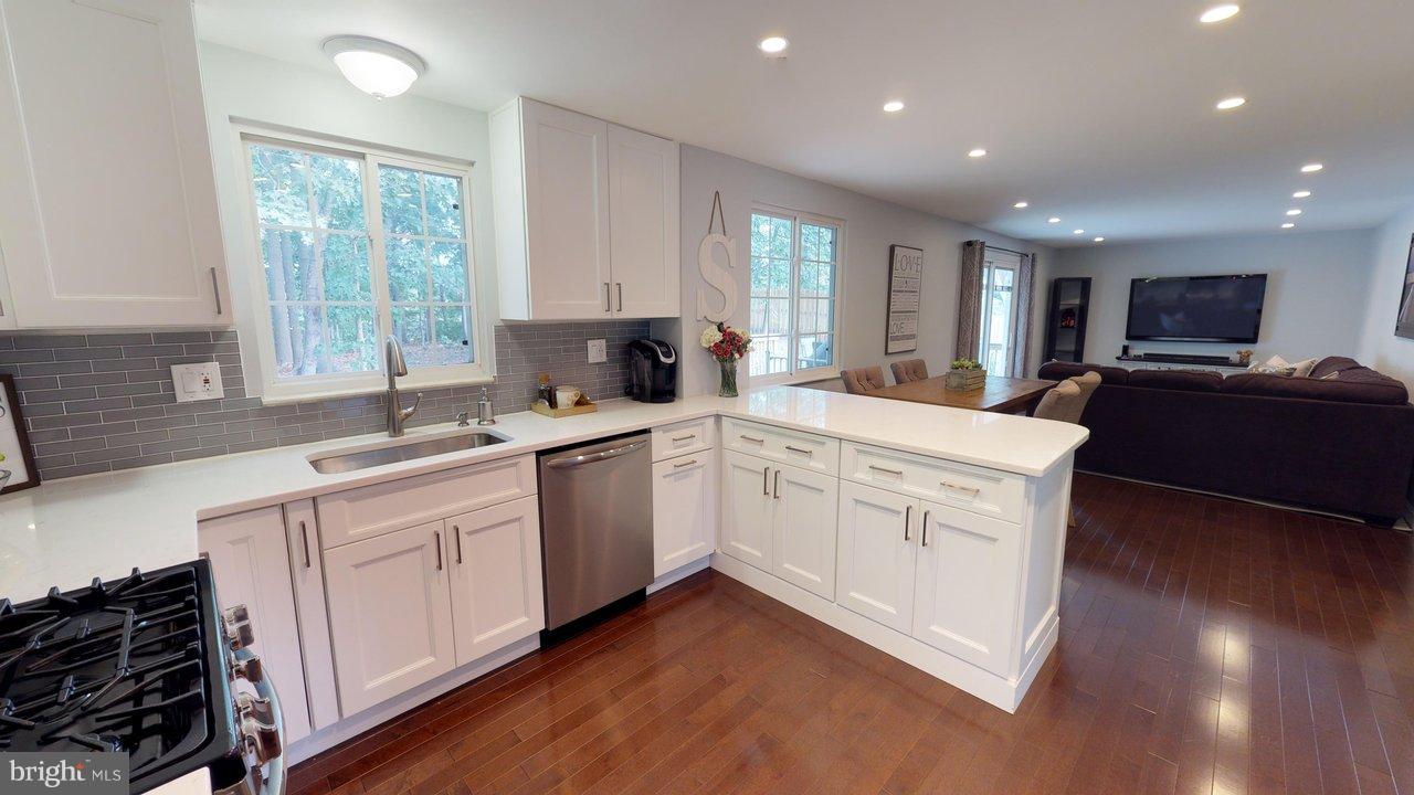 6113 Covered Bridge Road Burke, VA 22015 - Photo 3 of 26 Kitchen