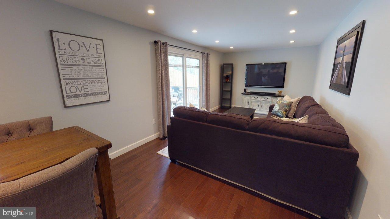 6113 Covered Bridge Road Burke, VA 22015 - Photo 6 of 26 Family Room