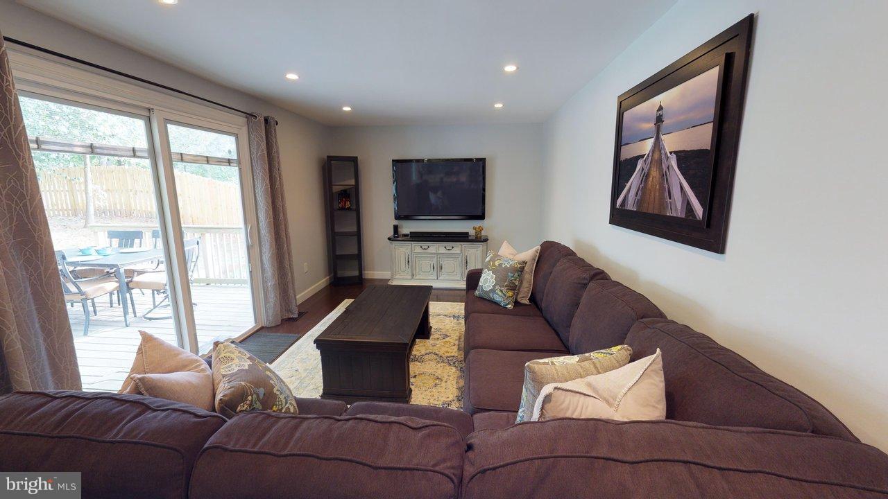 6113 Covered Bridge Road Burke, VA 22015 - Photo 7 of 26 Family Room