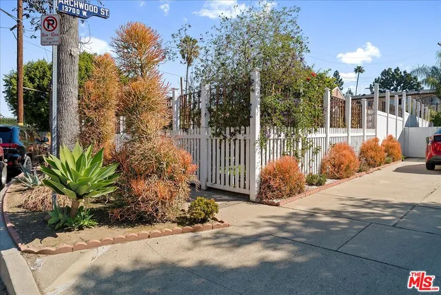 $1,975 | 6724 Mammoth Avenue, Van Nuys, CA 91405