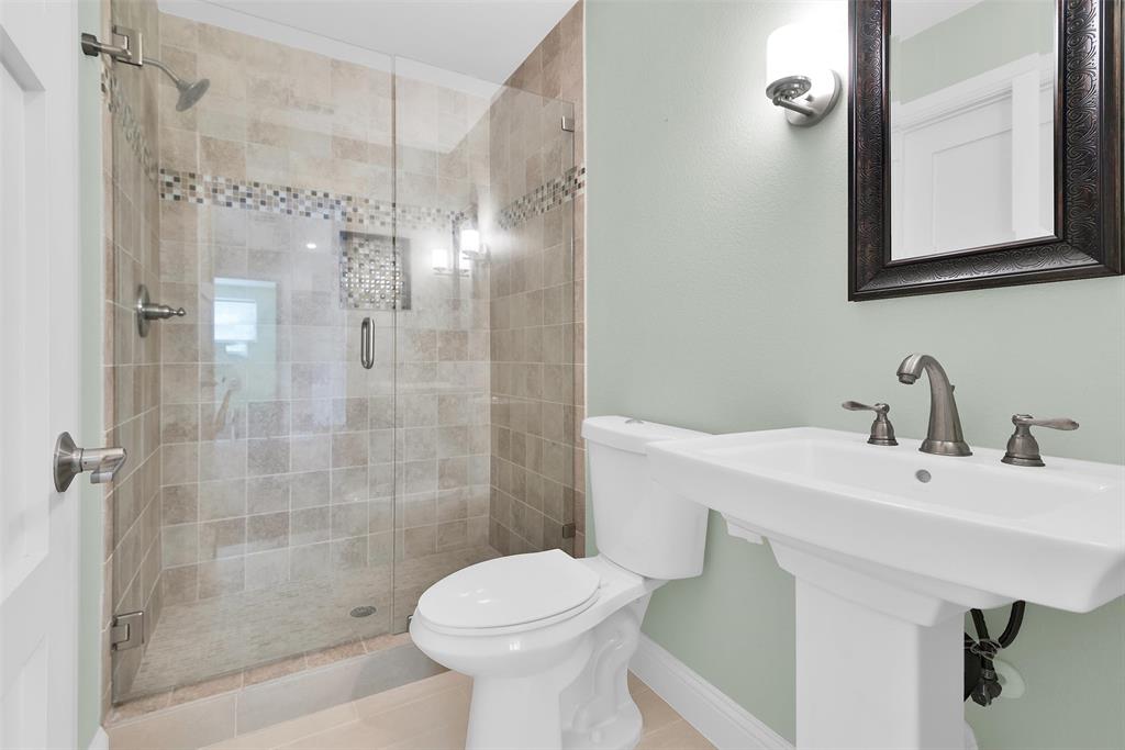 9783 Broken Bow Road Dallas, TX 75238 - Photo 28 of 39 Bathroom 3