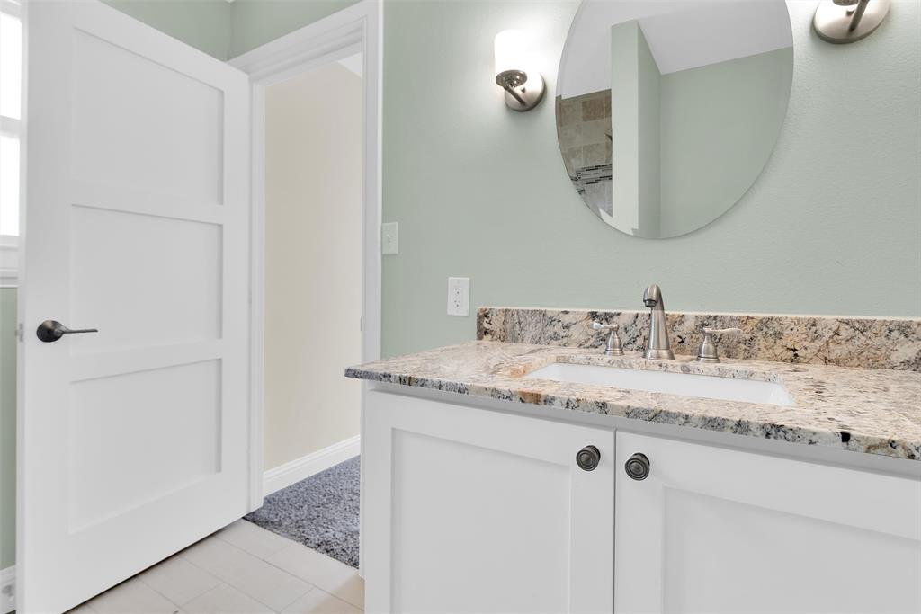 9783 Broken Bow Road Dallas, TX 75238 - Photo 31 of 39 Bathroom 4