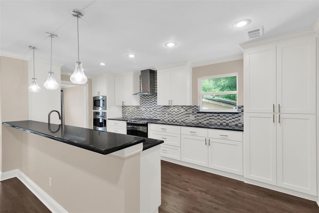 9783 Broken Bow Road Dallas, TX 75238 - Photo 10 of 39