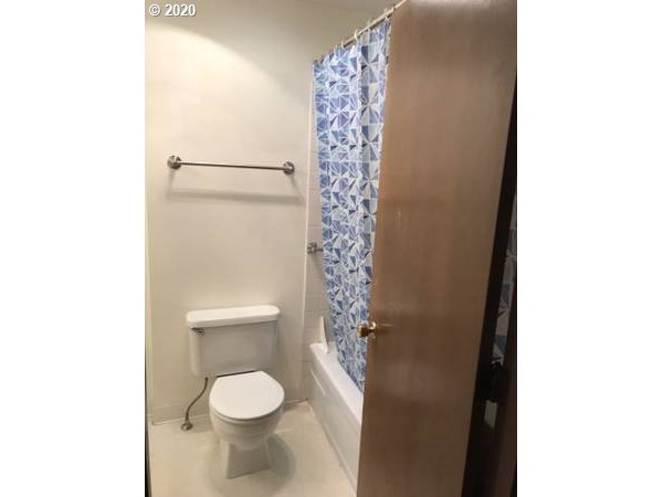12035 Southwest Cheshire Road Beaverton, OR 97008 - Photo 11 of 16 Gallery Image 11