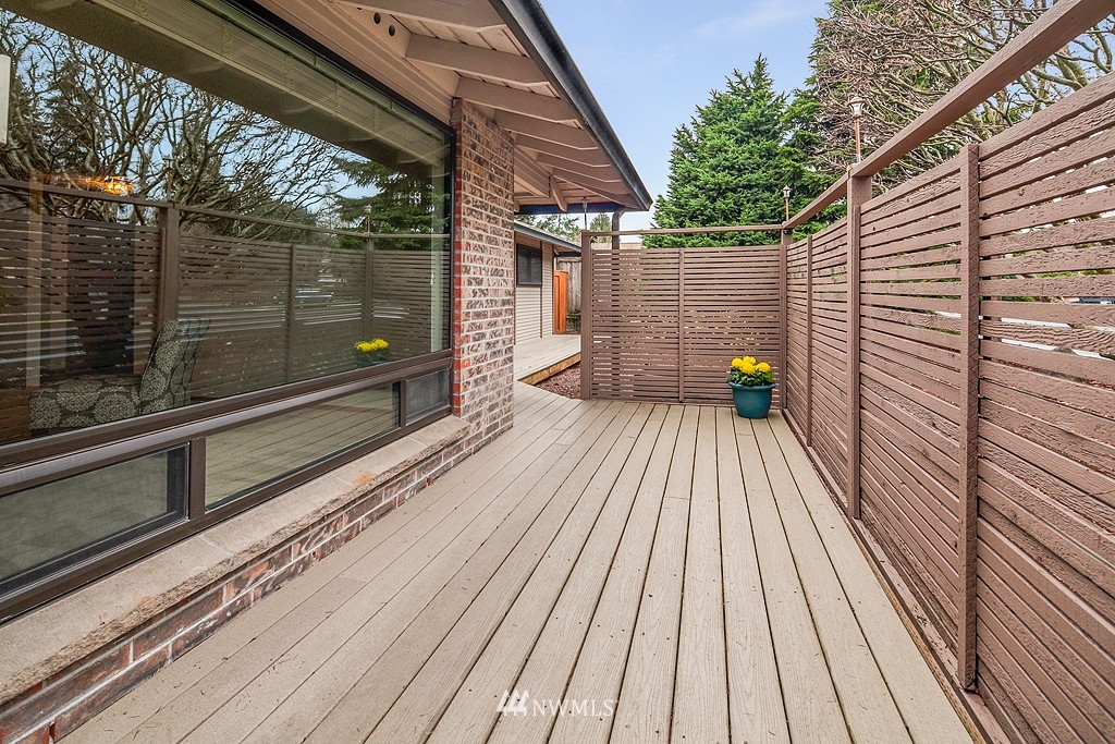 4609 Northeast 24th Street Renton, WA 98059 - Photo 2 of 22 Gallery Image 2