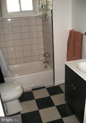 8411 Avery Road Rosedale, MD 21237 - Photo 4 of 14 Bath #1