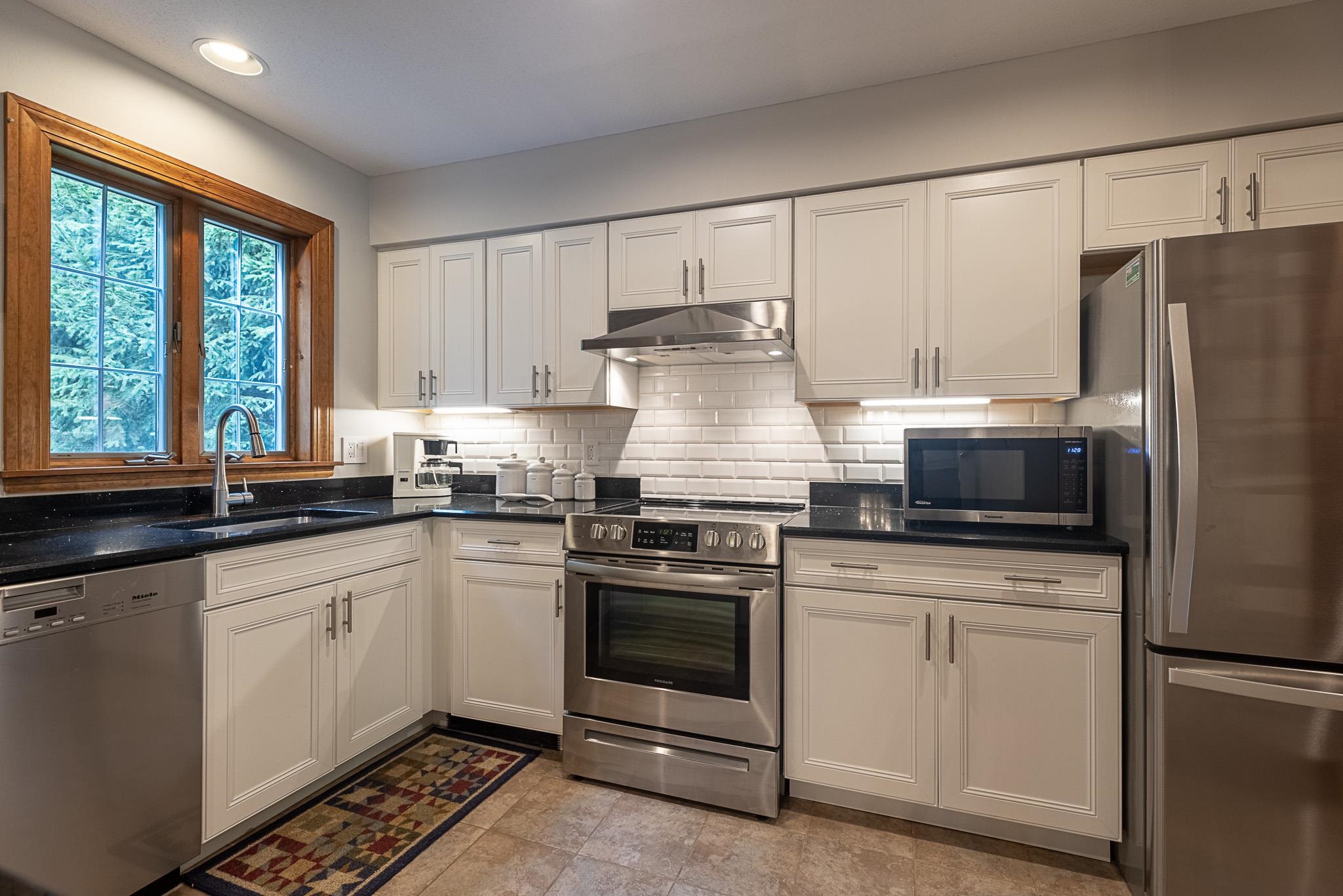 860 Wheelock Road Hartford, VT 05059 - Photo 2 of 28 Gallery Image 2