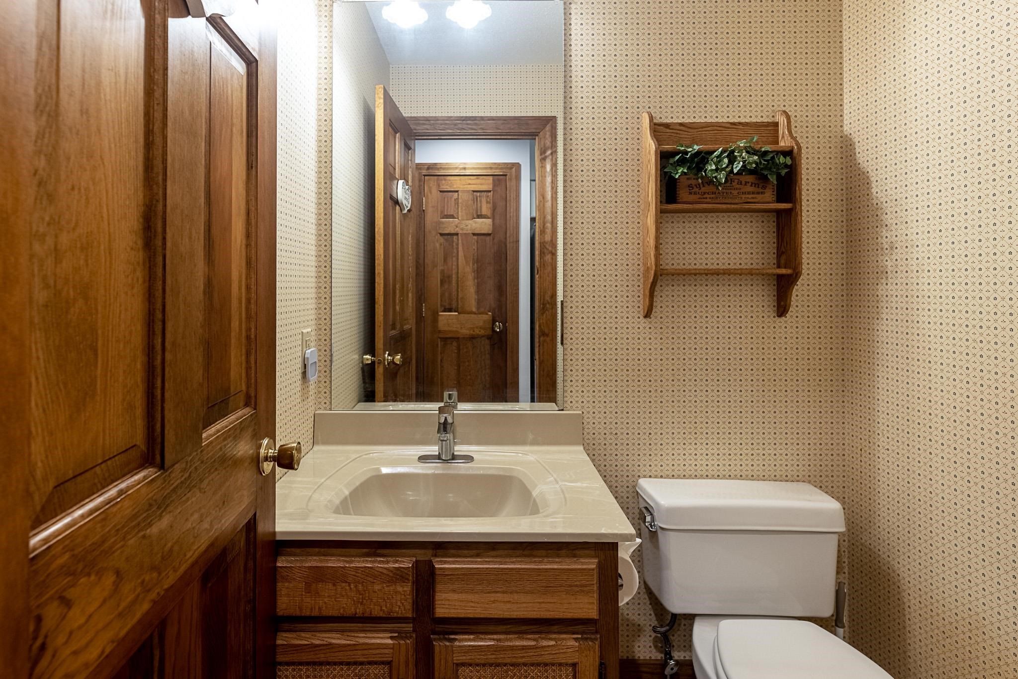 860 Wheelock Road Hartford, VT 05059 - Photo 14 of 28 Gallery Image 14