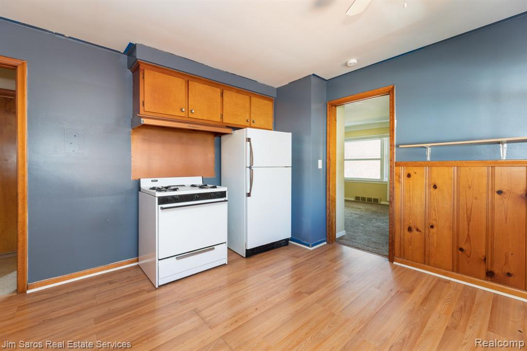 2132 Vernier Road Grosse Pointe Woods, MI 48236 - Photo 5 of 9