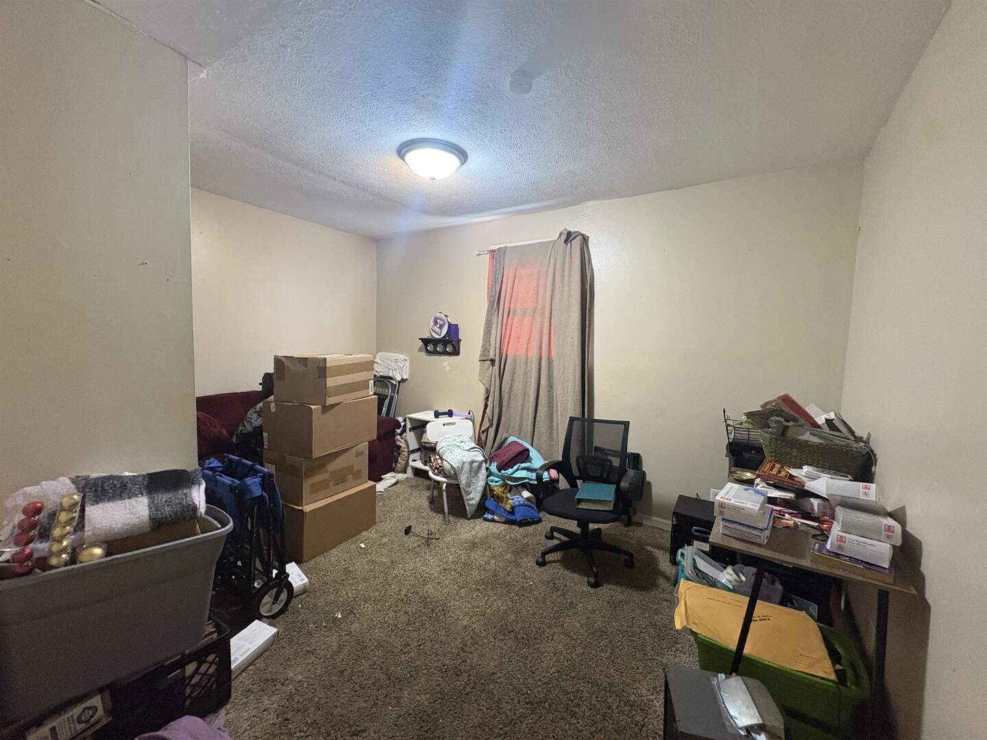 1615 West Chestnut Street Marion, IL 62959 - Photo 12 of 18 a room with furniture and gym equipment