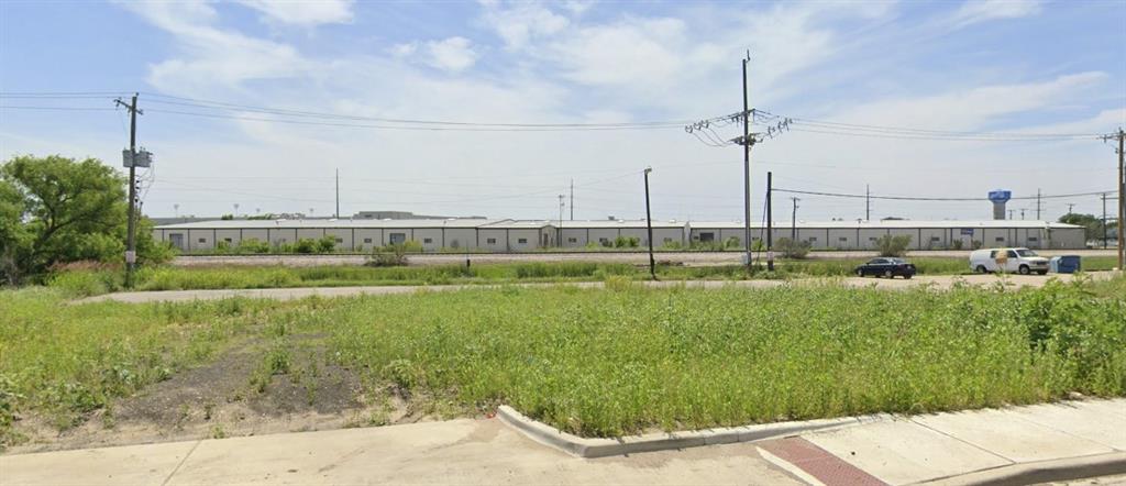1610 South Interstate 35E Carrollton, TX 75006 - Photo 4 of 4 View of yard