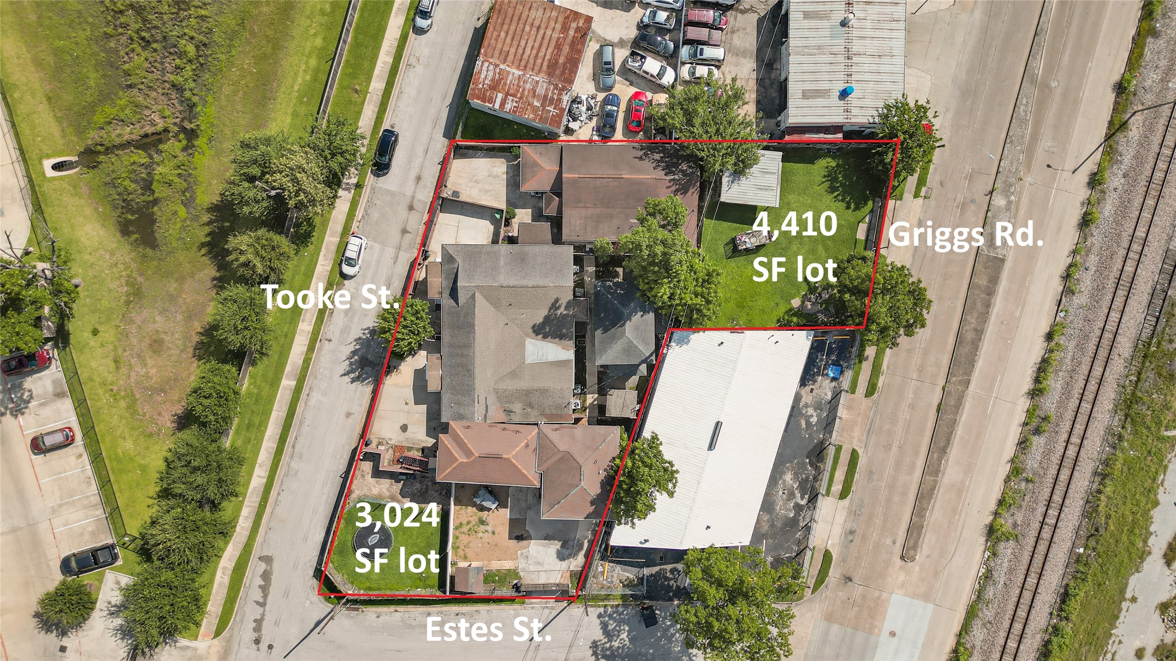 2809 Tooke Street Houston, TX 77023 - Photo 43 of 50 an aerial view of a house with a garden