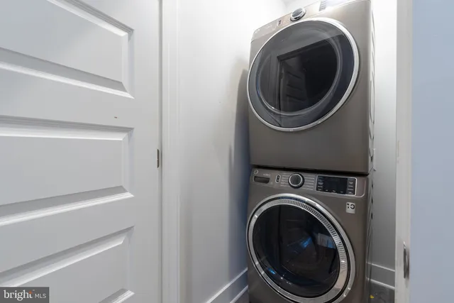 a close up view of a washer and dryer