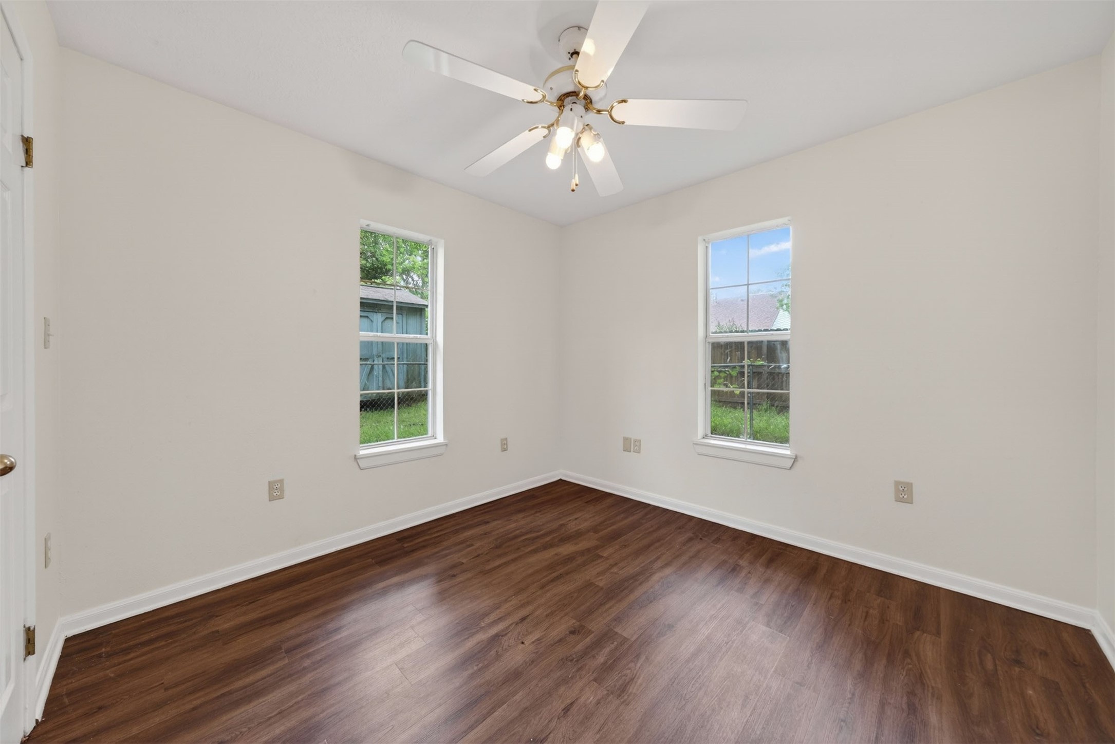 418 Texas Street Tomball, TX 77375 - Photo 24 of 31 This space features a secondary bedroom. (Virtually staged/AI enhanced). Image does not represent actual property as is.