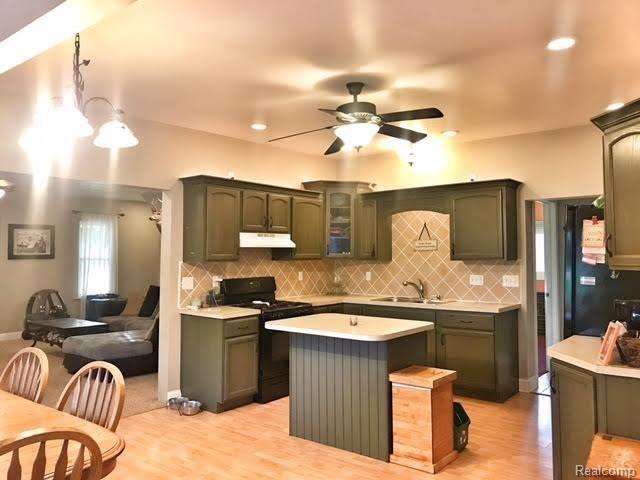 7402 Johnson Road Flushing, MI 48433 - Photo 4 of 21 13.jpg