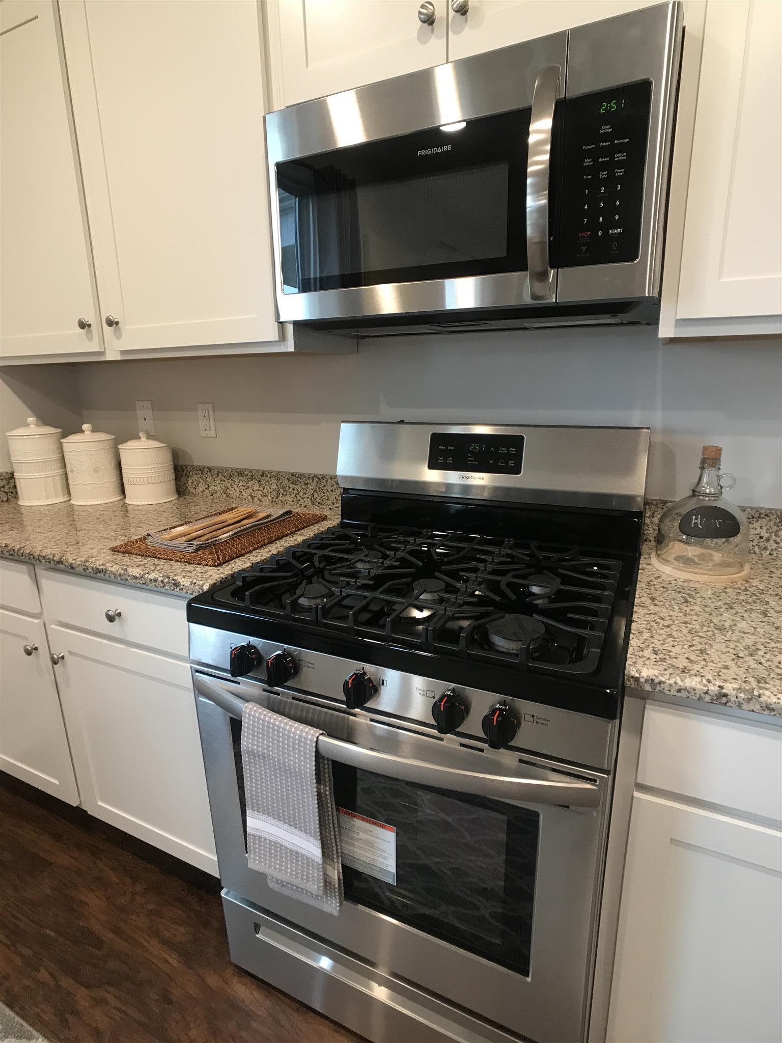 773 Prominence Road, Unit 106 Columbia, TN 38401 - Photo 1 of 30 A FIVE burner gas stove!!