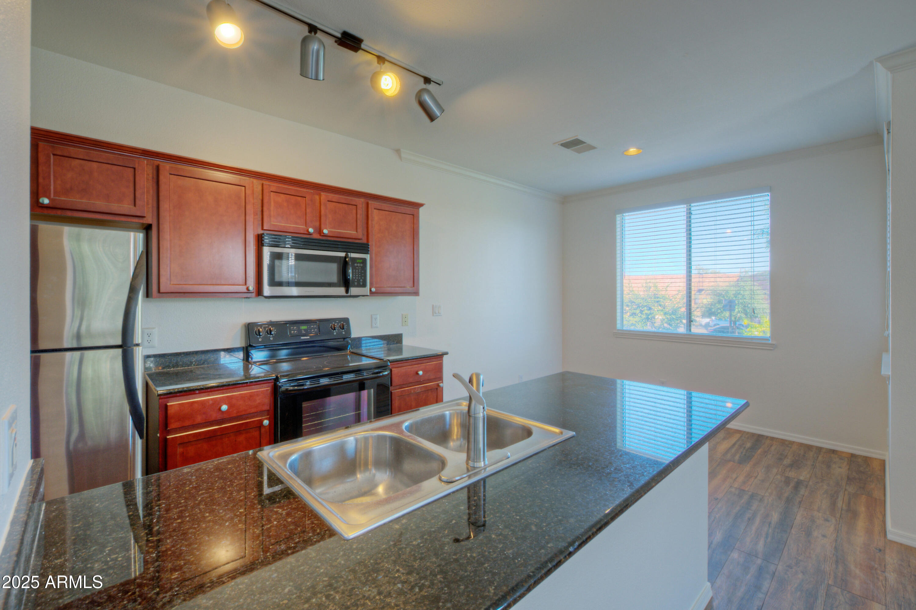 7009 East Acoma Drive, Unit 2092 Scottsdale, AZ 85254 - Photo 2 of 21 Kitchen