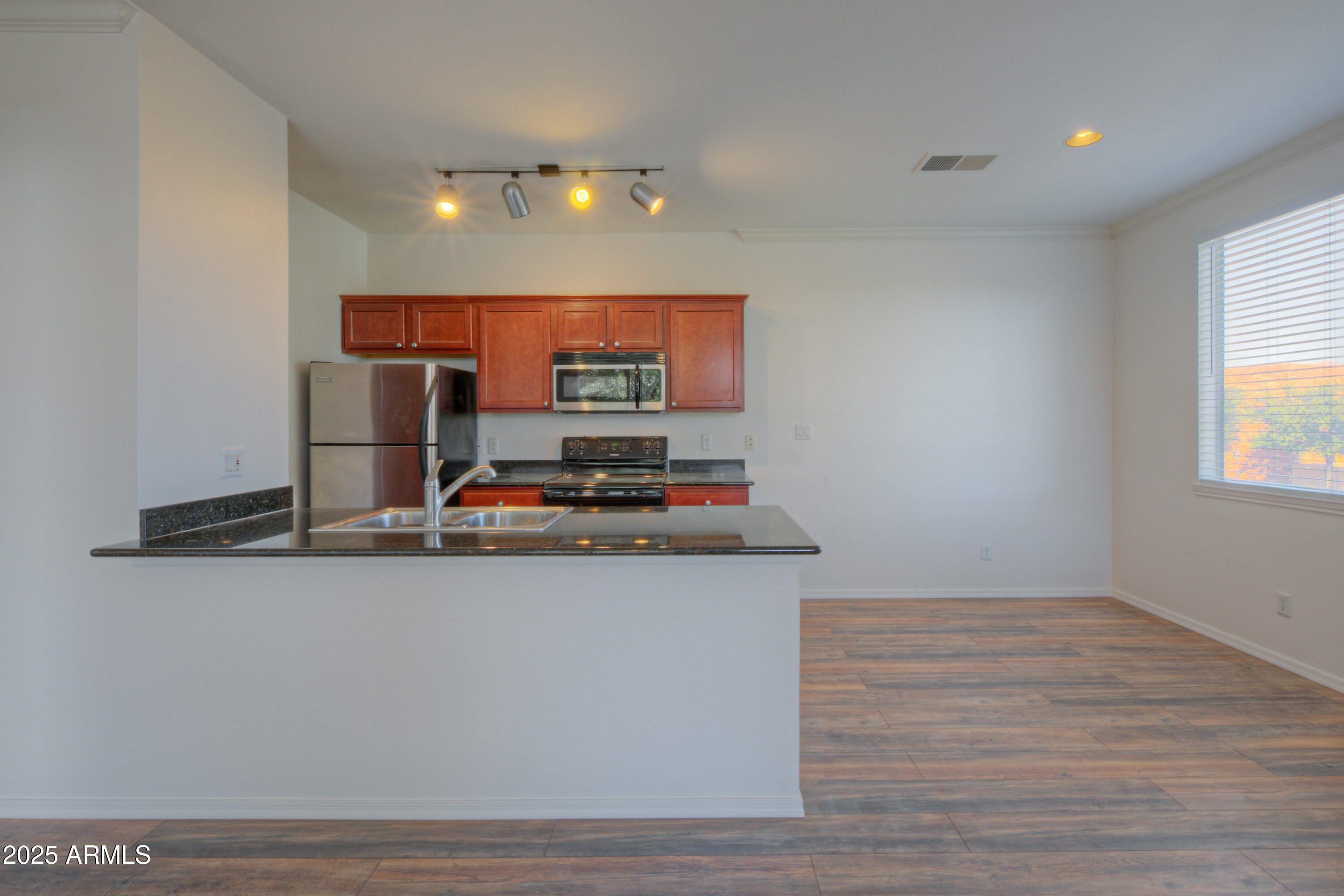 7009 East Acoma Drive, Unit 2092 Scottsdale, AZ 85254 - Photo 6 of 21 Dining and Kitchen
