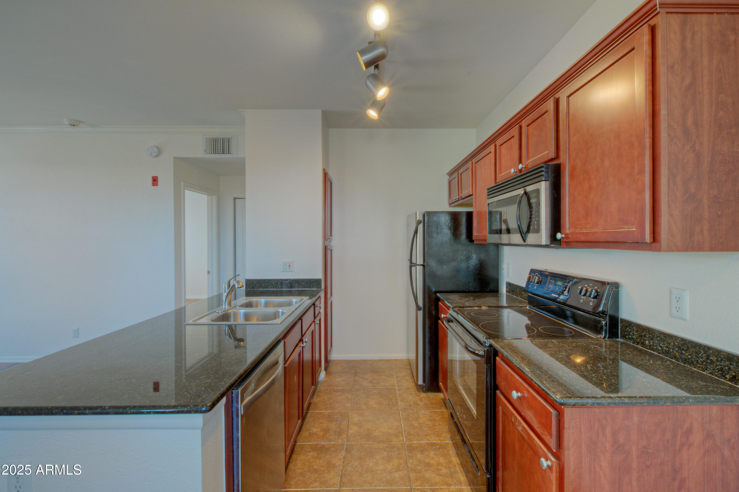 7009 East Acoma Drive, Unit 2092 Scottsdale, AZ 85254 - Photo 8 of 21 Kitchen