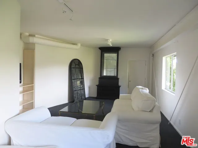 $6,900 | 811 Linda Flora Drive, Los Angeles, CA 90049