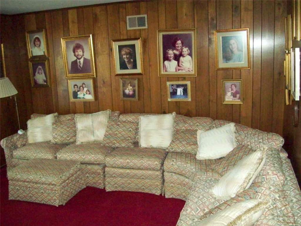 124 Herbst Road Coraopolis, PA 15108 - Photo 11 of 24 a living room with furniture