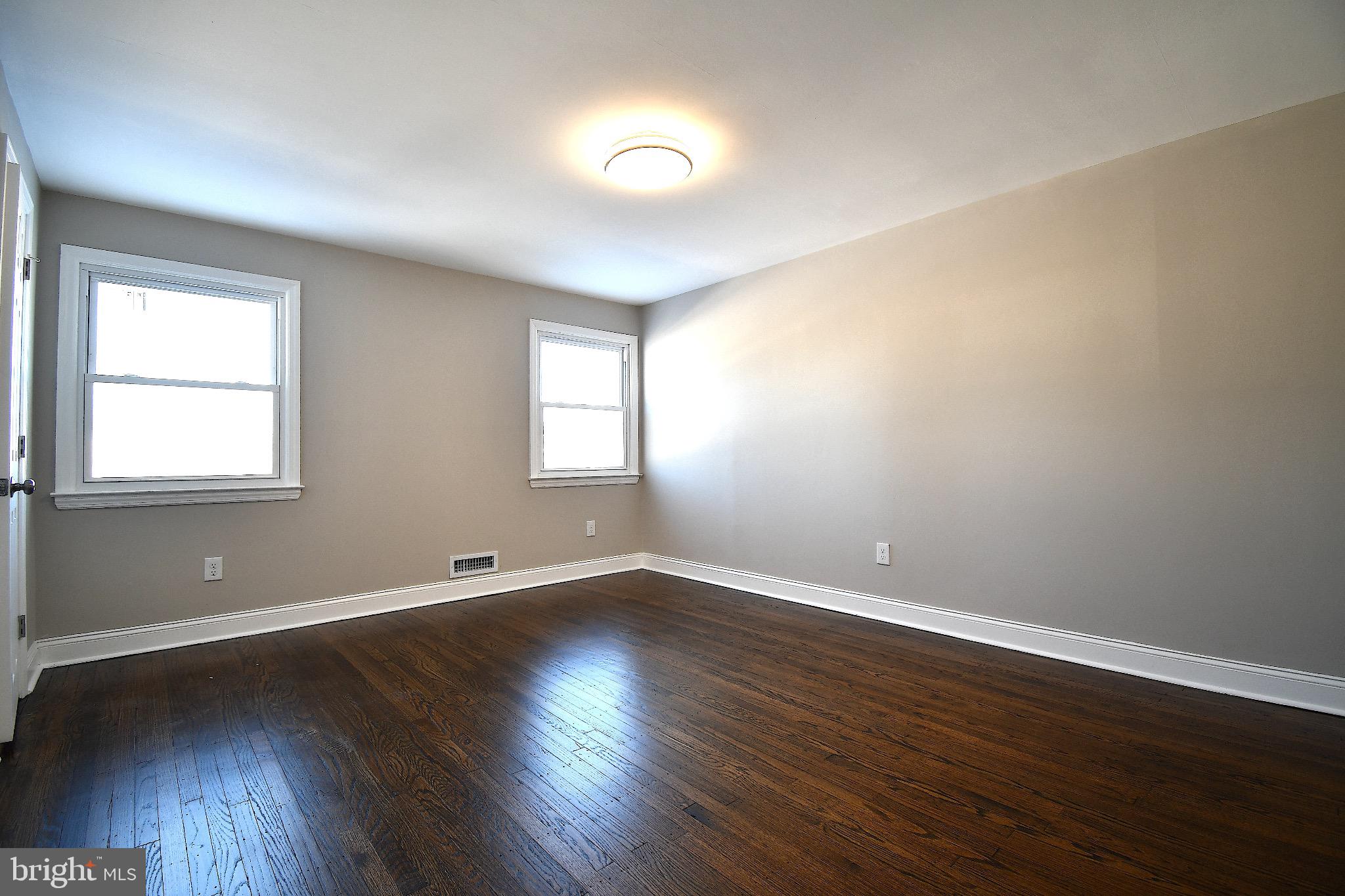 25 Champlain Road Marlton, NJ 08053 - Photo 31 of 40 Bright and airy room with hardwood floors.